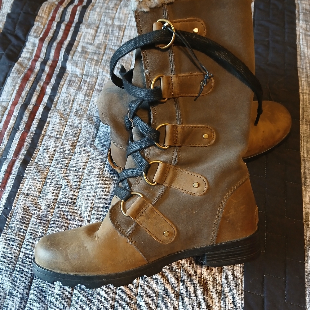 Sorel Women's Lace Up Boots